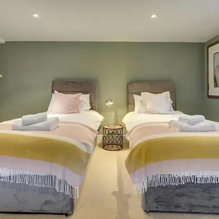 Daire Cool 2 Bedroom Hg1 Free Parking *